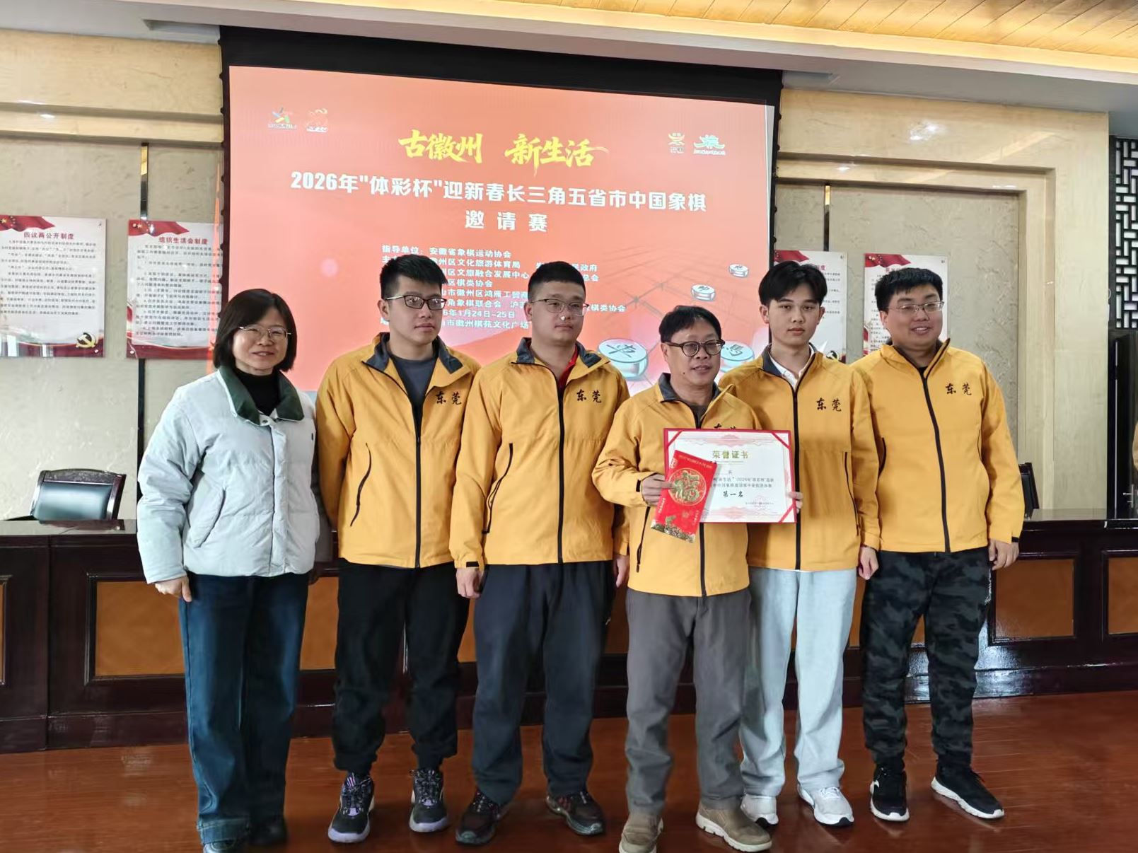 ��ݸ�Ӿ��ն�� �Ż�����ʡ��������������Ļ Ԭ���ӽ� �������ں������´�