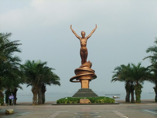 湛江市金沙湾观海长廊公园的标志性建筑